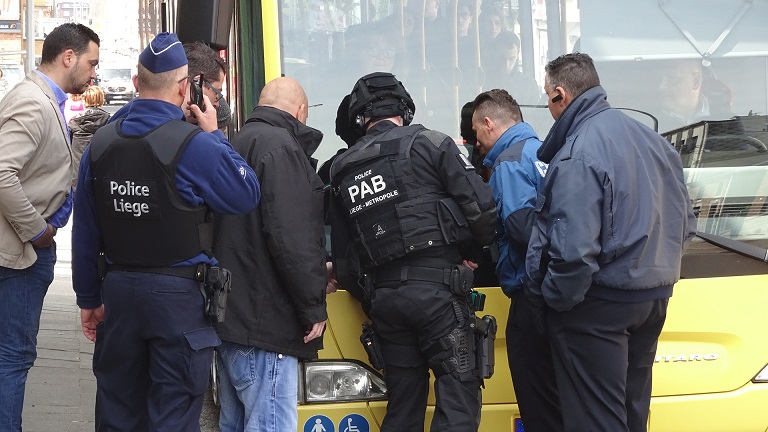 policiers bus 2