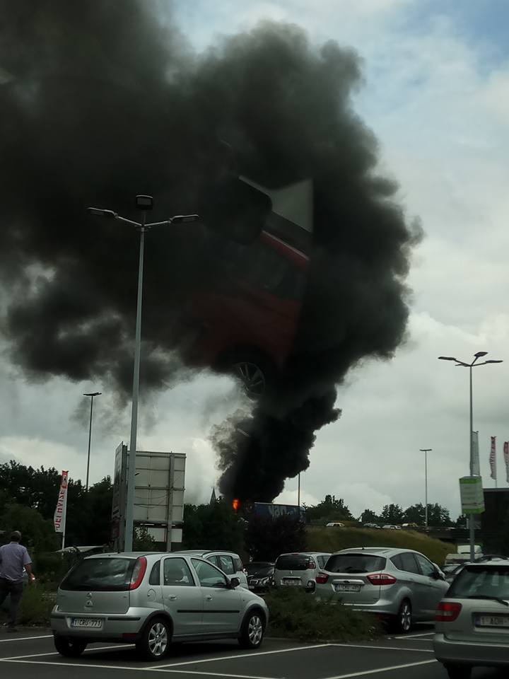 camion feu autouroute herstal